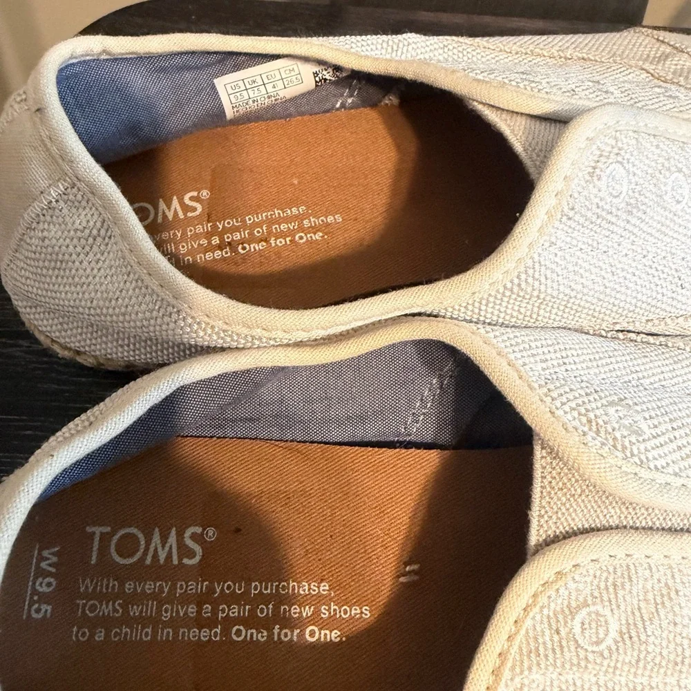 TOMS Classic Espadrilles Beige Canvas Slip On Flats Women’s 9.5
